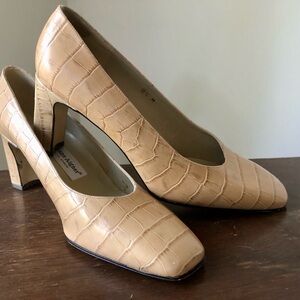 Vintage ETIENNE AIGNER 90’s Valencia Leather Crocodile Pumps . Squared Toe 8.5 M